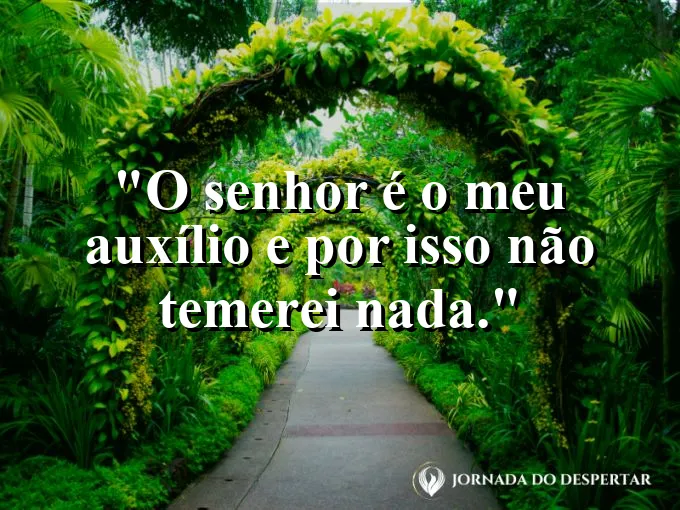 Homem caminhando em direção a uma luz forte com frase sobre o auxílio do Senhor Deus Pai.
