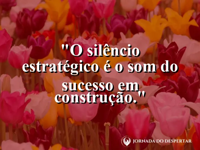 Alguém estudando em uma biblioteca iluminada por luz suave.