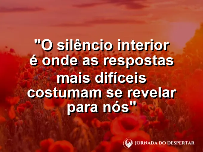 ATRIBUTO ALT DA IMAGEM COM A FRASE: Uma floresta coberta de neve em silêncio absoluto sob a luz prateada de uma lua cheia.