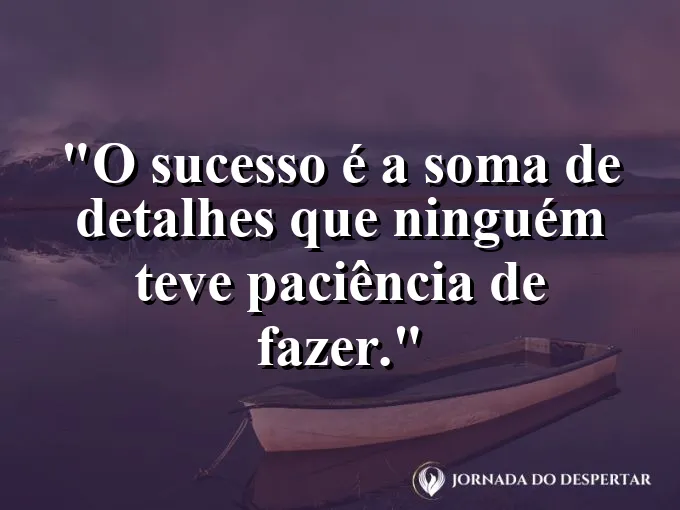 Close de um relógio de luxo com engrenagens milimétricas.