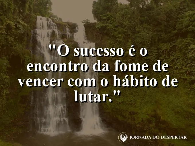 Close de um punho cerrado com bandagens de lutador.