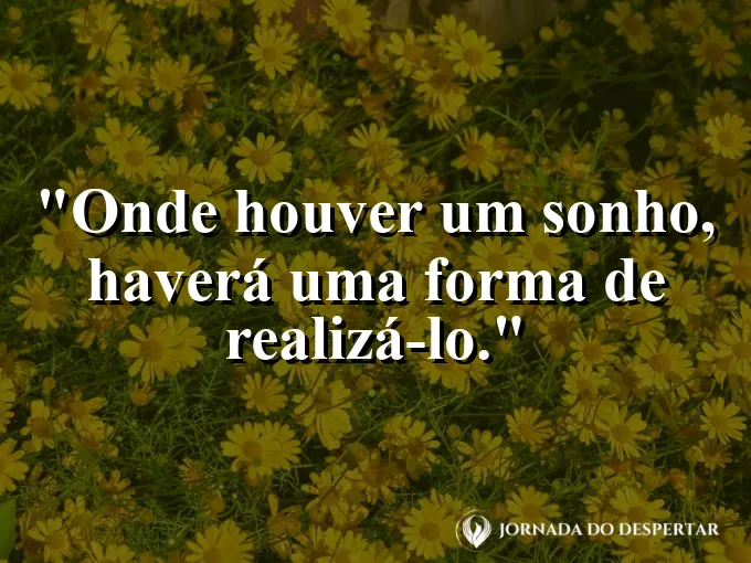 Alguém desenhando planos em um papel azul de engenharia.