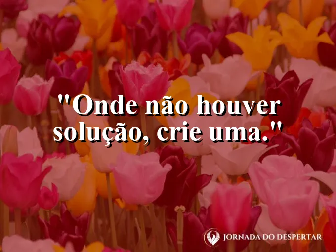 Lâmpada acesa desenhada a giz em um quadro negro.