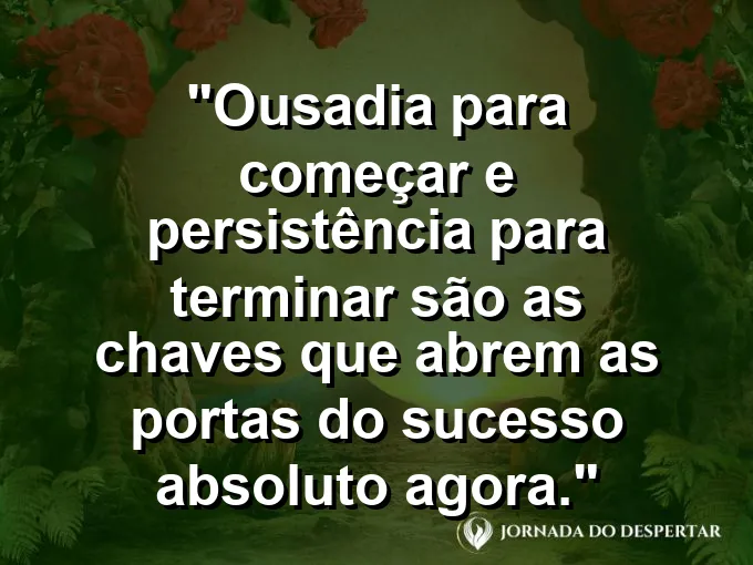 Uma chave antiga de prata sobre um documento de contrato assinado e selado com cera vermelha em cima da mesa.