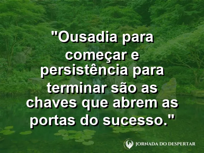 Uma chave antiga de prata sobre um documento de contrato assinado e selado com cera vermelha em cima.