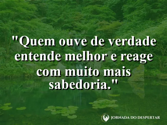 Imagem com frase sobre ouvir melhor no ambiente profissional.