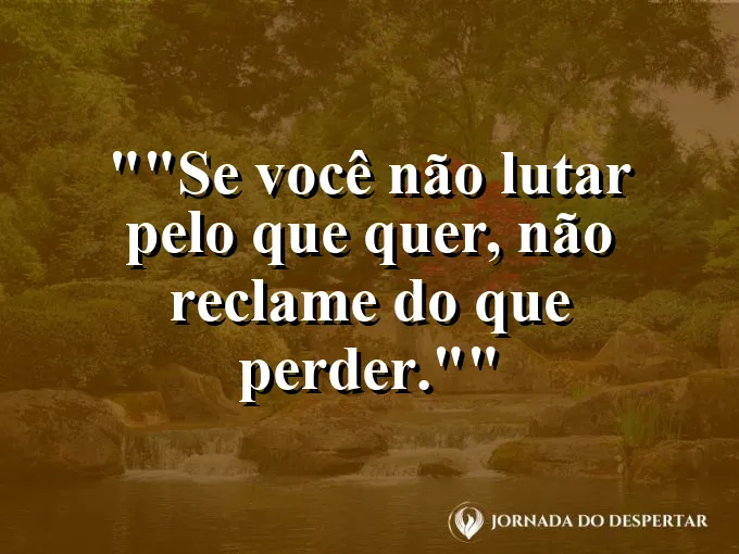 Luvas de boxe penduradas na parede após o treino.