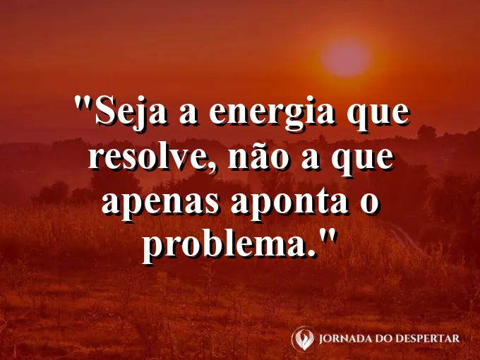 Lâmpada de LED acesa em meio a várias lâmpadas apagadas.