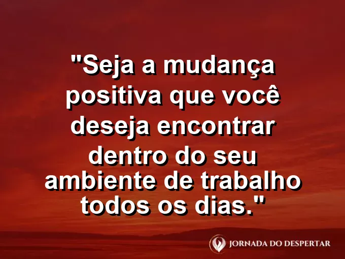Uma única vela acesa iluminando um ambiente escuro e espalhando luz para outras velas ao seu redor.