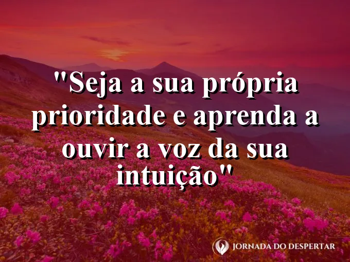 ATRIBUTO ALT DA IMAGEM COM A FRASE: Uma bússola dourada antiga sobre um mapa desgastado indicando o caminho para o centro.