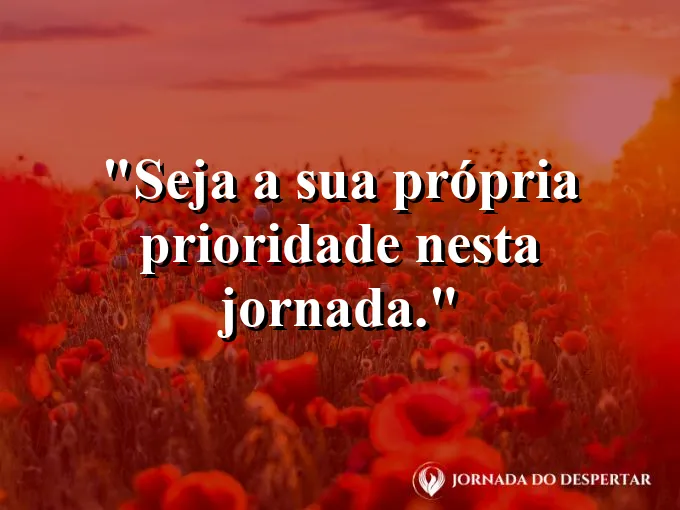 Mão segurando uma xícara de café quente em um momento de paz.