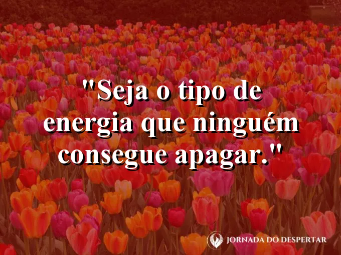 Lâmpada de filamento brilhando intensamente em um ambiente rústico.