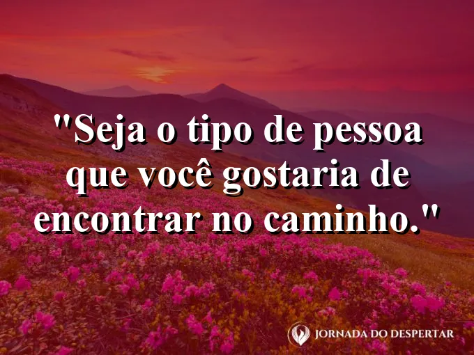 Pessoa sorrindo e estendendo a mão para ajudar alguém.
