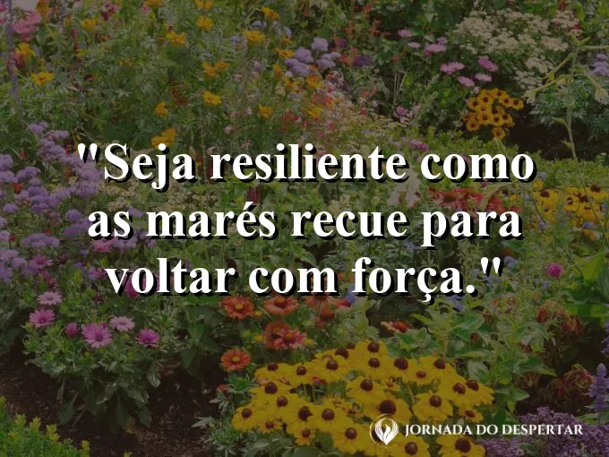 Ondas do mar quebrando suavemente em uma praia deserta.