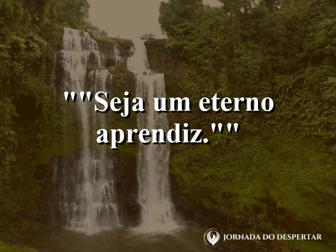 Lâmpada acesa sobre uma pilha de livros novos.