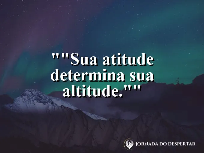 Águia voando acima das nuvens com asas abertas.