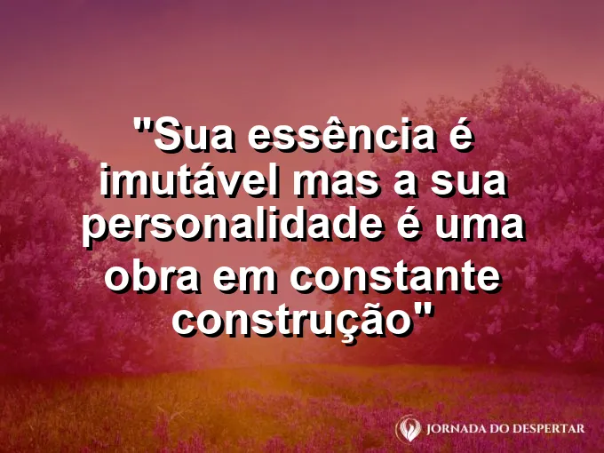 ATRIBUTO ALT DA IMAGEM COM A FRASE: Mãos moldando um pedaço de argila em uma roda de oleiro com foco e delicadeza.