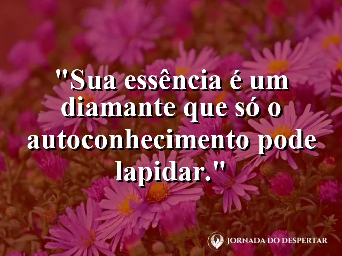 Um diamante bruto sendo iluminado por um feixe de luz lateral.