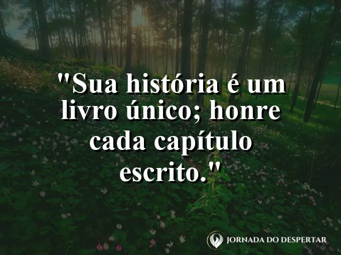 Livro aberto com páginas amareladas e uma caneta ao lado.