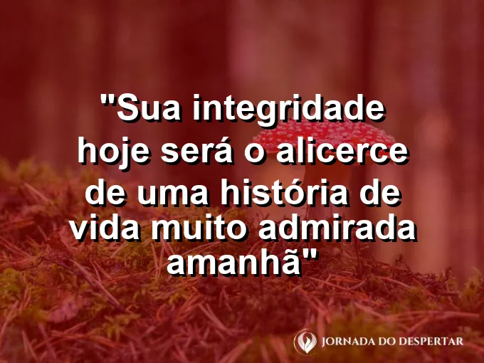 Coluna de mármore de um templo antigo iluminada pela luz lateral de um novo dia claro.