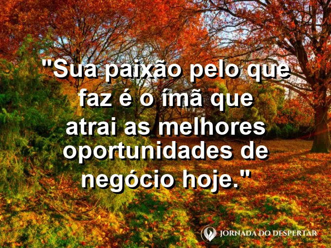 Um artista sorridente trabalhando intensamente em seu estúdio de criação repleto de quadros e cores vibrantes e alegres.