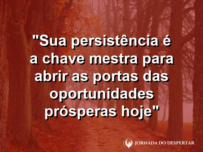 Chave dourada antiga brilhando sobre um tapete de veludo azul sob a luz direta do sol matinal.