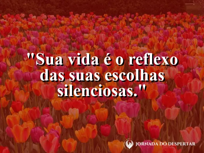 Pessoa lendo um livro técnico em um café vazio.