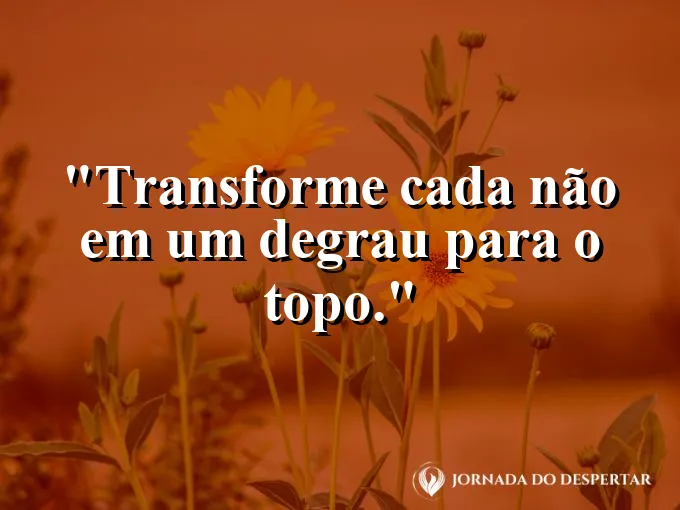 Escada de pedra antiga subindo em direção a uma luz forte.