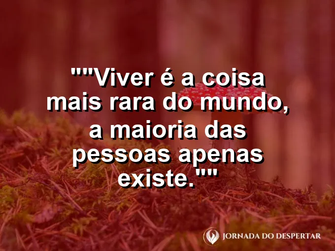 Balão de ar quente colorido subindo ao céu.