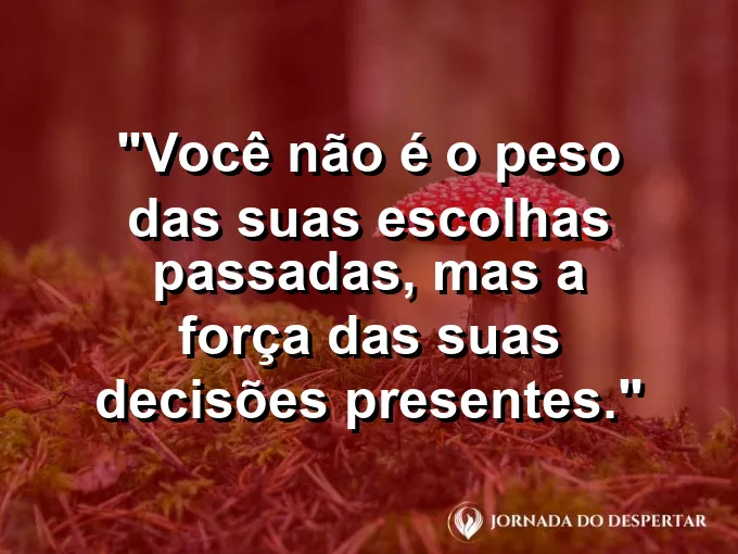 Uma âncora sendo levantada de um mar azul profundo.